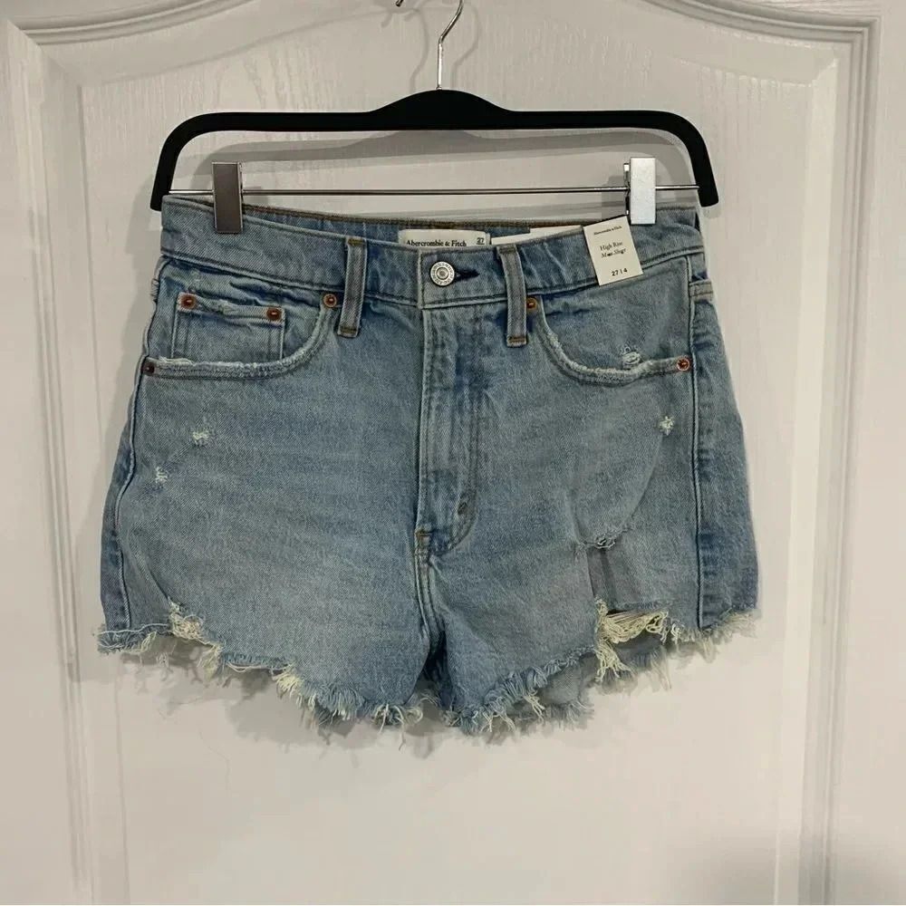 ABERCROMBIE high rise mom short  size 27/4 light blue wash denim